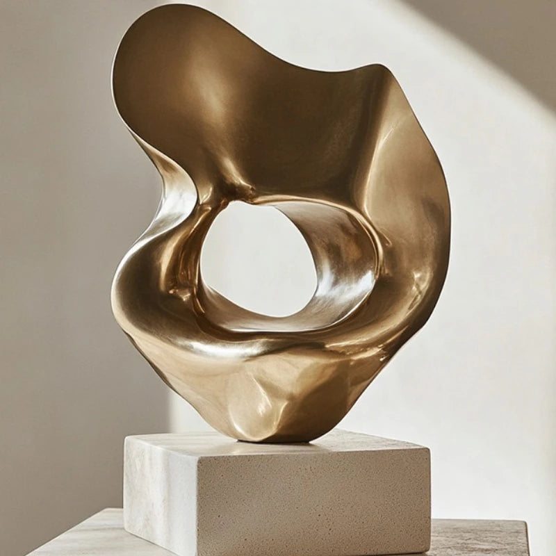 Aurelia Form Figurine image 3